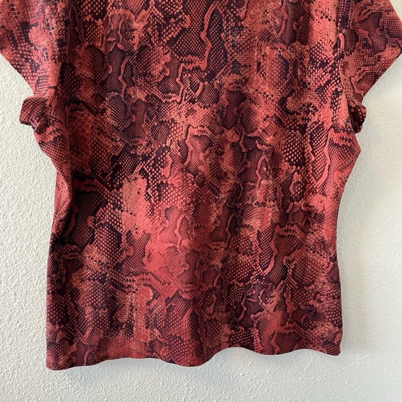 White House Black Market Women's T-Shirt Size L Red Snakeskin Print Pima Cotton - Picture 8 of 12